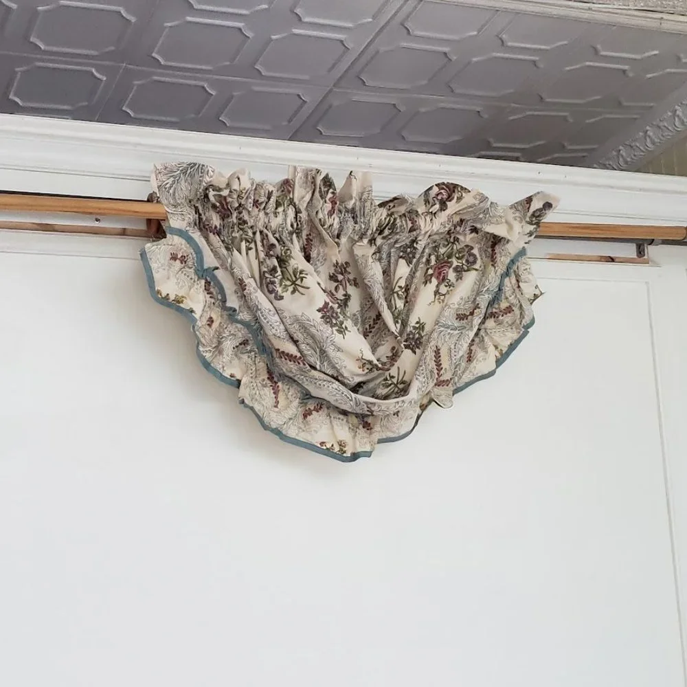Louis Nichole Festoon Rococo Roses Floral 25W x 17L Valance Vintage 80s NEW 6160